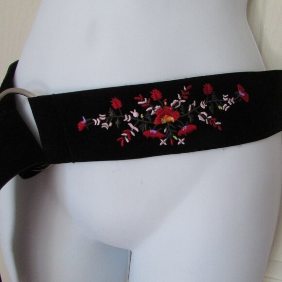 Black Faux Suede Embroidered Fringe Belt - Picture 4 of 8